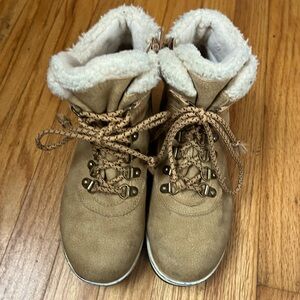 Fur lined water resistant boots with side zipper~~excellent condition worn twice